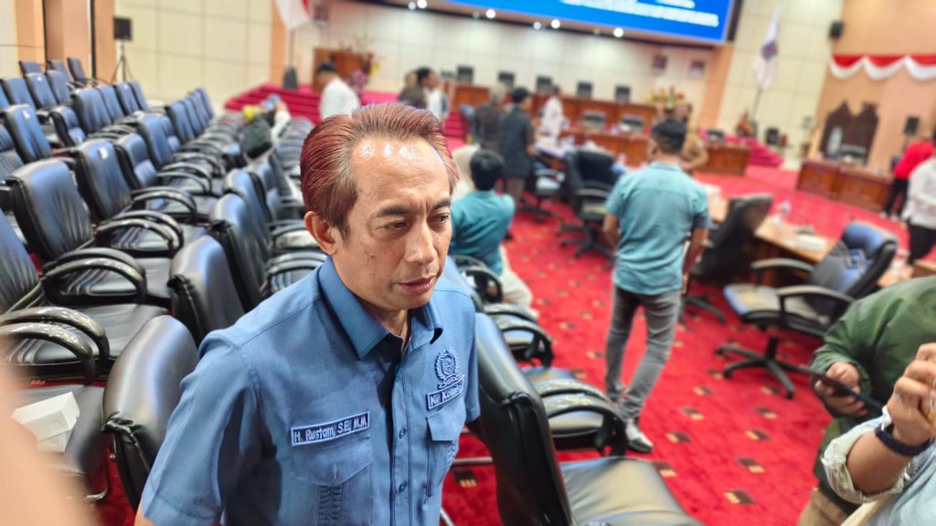 Komisi B DPRD Bontang Soroti Denda Harian Sengketa KMP Roro Ketua Komisi B DPRD Kota Bontang, Rustam