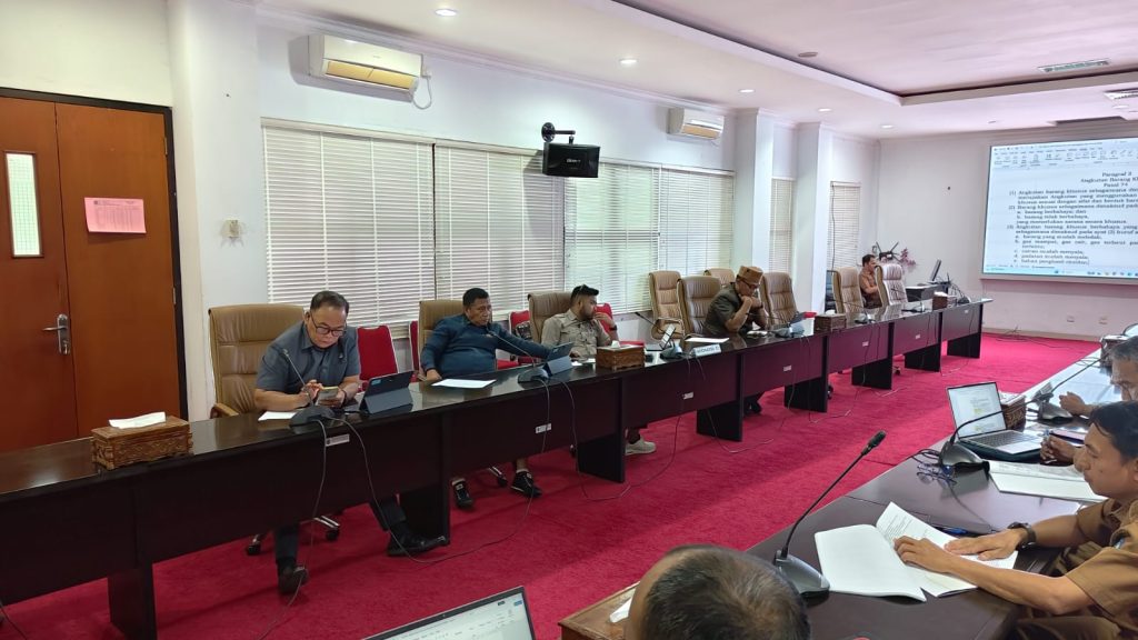 DPRD Bontang Minta SDM Siap Sebelum Perda LLAJ Disahkan rapat kerja pembahasan Raperda LLLAJ bersama Dinas Perhubungan (Dishub) dan sejumlah organisasi perangkat daerah (OPD) di Ruang Rapat DPRD Kota Bontang, Senin (3/8/2026)
