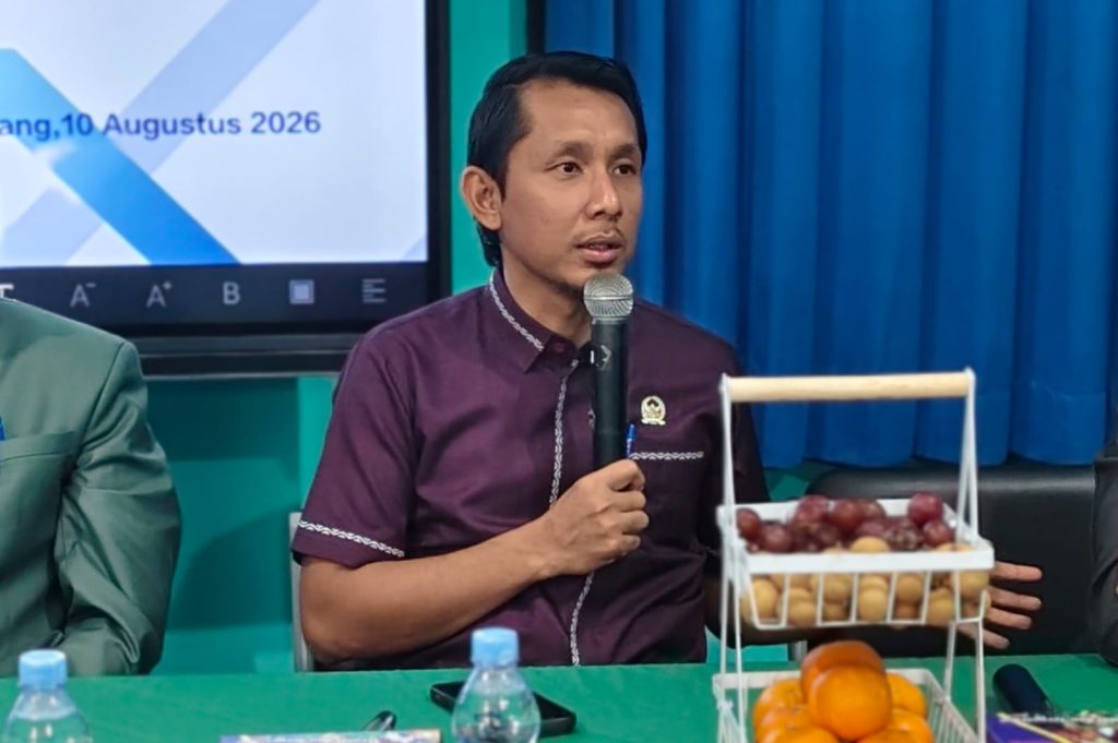 Heri Keswanto Minta Bantuan Sekolah Segera Dibagikan Ketua Komisi A DPRD Kota Bontang Heri Keswanto bersilaturahmi ke SDN 002 Bontang Selatan, Senin (10/8/2026)