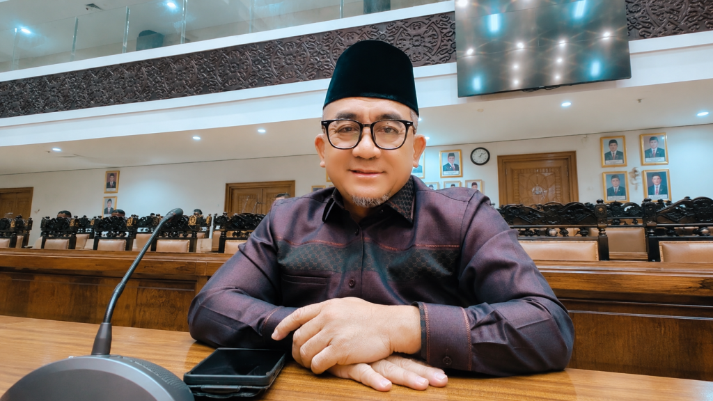 Arif Kurniawan meminta Pemkot Samarinda mengoptimalkan pendapatan daerah tanpa menambah tekanan ekonomi bagi warga dan pengusaha.