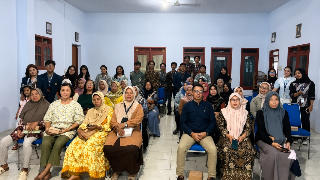 PKM-Bahari Kelompok 35 FPIK UB Kenalkan Budikdamber untuk Dorong Ketahanan Pangan Warga Pandanrejo PKM-Bahari FPIK UB memetakan potensi Desa Pandanrejo dan melatih Budikdamber untuk mendukung pangan serta ekonomi warga
