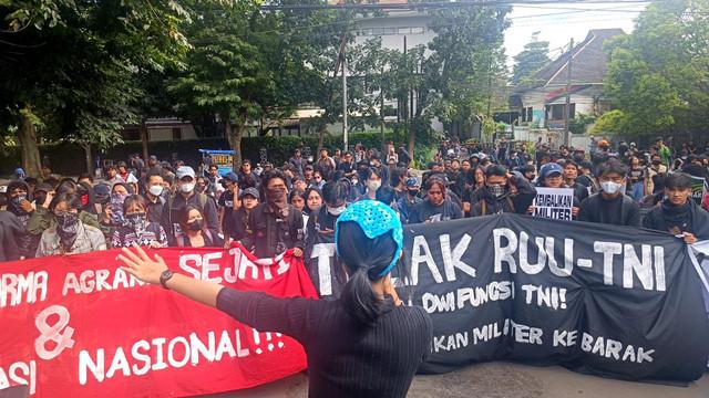 Publik Ingin TNI Tetap Profesional di Ranah Militer