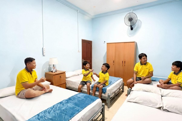 Aston Inn Jemursari dan Archipelago Sulap Kamar Anak Pejuang Kanker