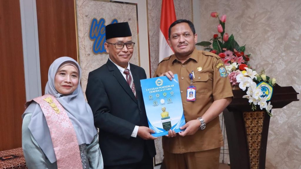 Pimpinan Baru SMP–SMA Dr. Soetomo Dilantik, Disdik Dorong Sekolah Berdampak dan Berkinerja Unggul pelantikan kepala sekolah dan wakil kepala sekolah SMP–SMA Dr. Soetomo yang digelar Yayasan Pendidikan Cendekia Utama (YPCU) di Kampus Universitas Dr. Soetomo (Unitomo), Surabaya, Senin (31/8/2026).