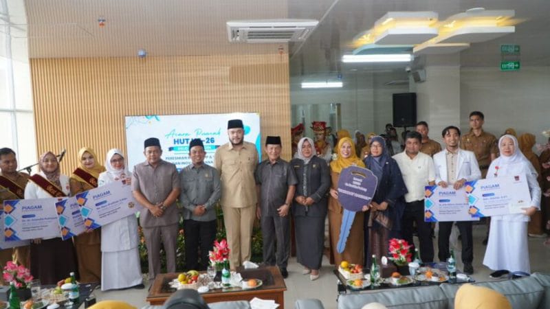 HUT ke-26 RSUD dr. Rasidin, Fadly Amran Resmikan Ruang VIP-VVIP dan Luncurkan Sahabat Rasidin Wali Kota Padang Fadly Amran bersama jajaran pimpinan daerah dan Direktur RSUD dr. Rasidin dr. Lismawati saat puncak HUT ke-26 RSUD dr. Rasidin Padang, Senin (31/8/2026). (Dioni/Gonews.id)