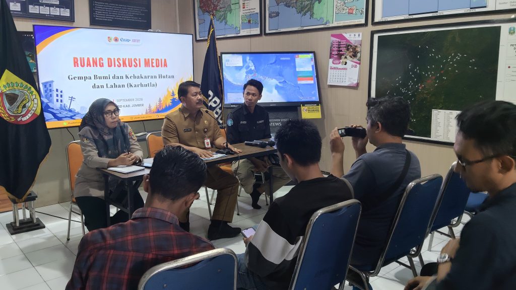 Musim Kemarau, Jember Dilanda Kekeringan di 8 Kecamatan, BPBD Ungkap Penanganan Karhutla hingga Gempa Kepala BPBD Kab Jember Edi Budi Susilo saat Diskusi media .foto dok BPBD Kab Jember.