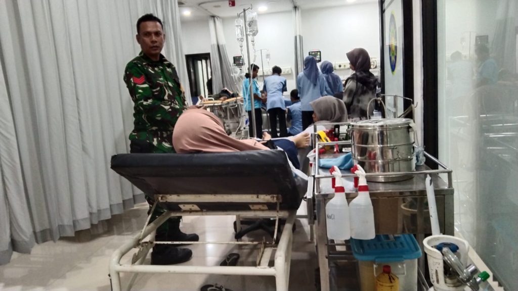 203 Santri Mambaul Hikam Diduga Keracunan MBG Salah satu rumah sakit yang menangani santri Pondok Pesantren Mambaul Hikam yang diduga mengalami keracunan. Ruang ICU dilaporkan penuh pada pukul 23.26 WIB.