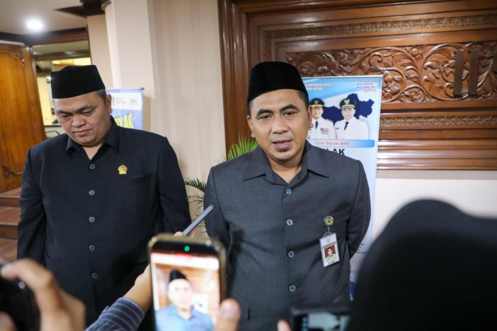 Pemprov Jateng Buka Dialog Proyek Panas Bumi Ungaran Wakil gubernur Jawa Tengah Taj Yasin seusai menghadiri Rapat Paripurna di Gedung DPRD Jawa Tengah, Semarang. (GOnews.id)