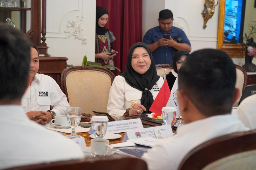 Caption: Walikota Eva Dwiana hadir Rapat Dewan Pengurus APEKSI yang berlangsung di House of Danar Hadi, Solo (Eva/GoNews.id)