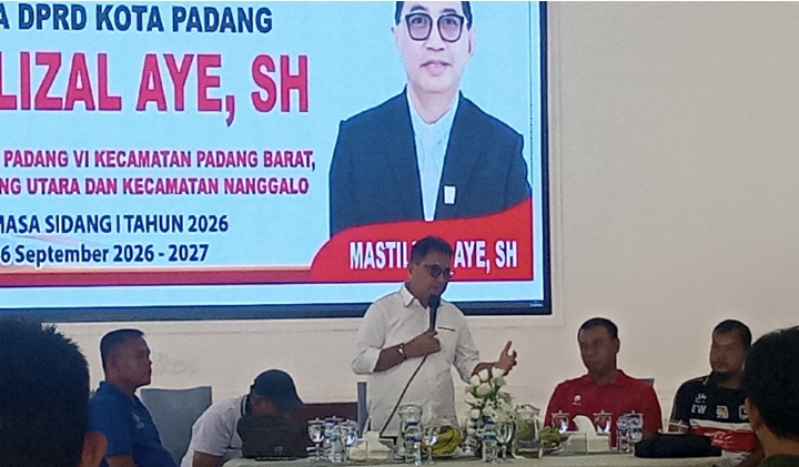 PSSI Kota Padang Kumpulkan Pembina SSB, Dorong Kompetisi Sepak Bola Lebih Terarah Ketua Askot PSSI Kota Padang Mastilizal Aye bersama pembina, pelatih, pengelola SSB dan perwakilan orang tua dalam pertemuan pembinaan sepak bola Kota Padang, Sabtu (5/9/2026). (Foto : Dioni/Gonews.id)