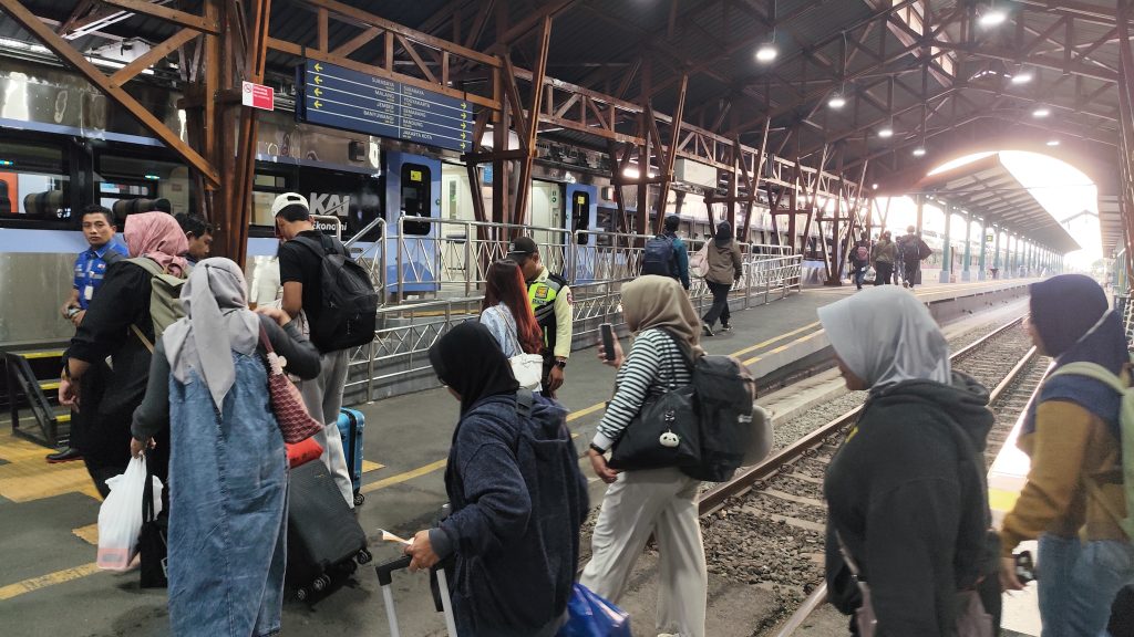 KAI Tambah Kereta Jakarta dari Blitar hingga Madiun Aktifitas Penumpang Kerata Api di Stasiun Blitar (doc. Daop 7 Madiun)