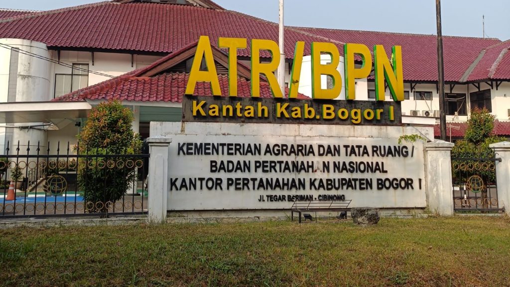 Usut Mafia Tanah, Polisi Geledah BPN Kabupaten Bogor Kantor Pertanahan BPN Kabupaten Bogor I, di Kawasan Pusat Pemerintahan Kabupaten Bogor, Kec. Cibinong, Jawa Barat Foto: Pahala Simanjuntak /GOnews.id