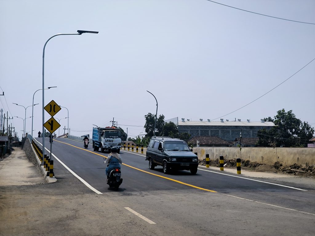 Jembatan Buk Wedi Dibuka, Pantura Pasuruan Lancar Caption : Kondisi Jembatan bok wedi kota Pasuruan yang selesai dibangun. (Foto:mufida).