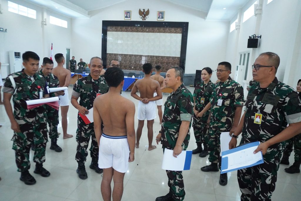 Pantukhirda Casis Tamtama Gelombang II/A-93 Tahun 2026, Danlanud Muljono Tekankan Seleksi Harus Objektif Danlanud Muljono Kolonel Pnb Wisnu Aji Prabowo S.Sos., M.A.P. saat mengikuti sidang Pantukhirda Tamtama AU di Lanud Muljono, Senin (14/9/2026). (FT/Wawan)