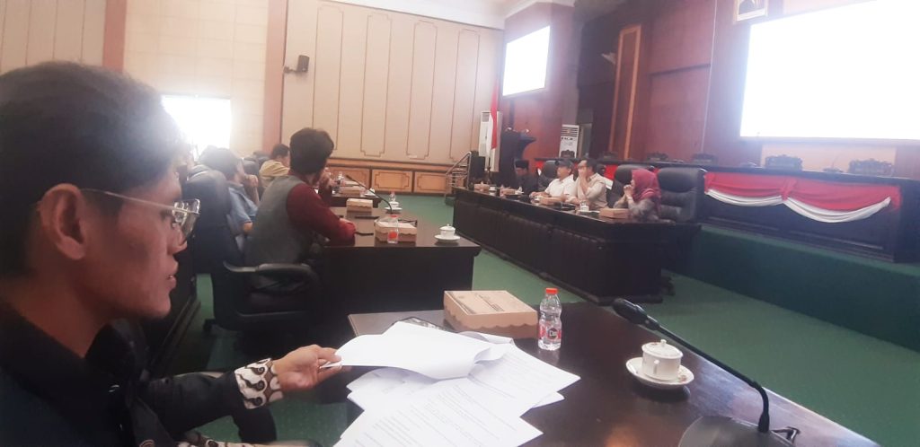 RDP Desil-DTSEN Jombang Belum Temukan Solusi Rapat dengar pendapat Komisi D DPRD dengan stakeholder terkait soal pemutakhiran data DTSEN dan status Desil.