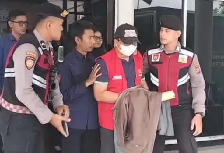 Kejari Tahan Tersangka Ketiga Kasus Jalan Pasar Sayur