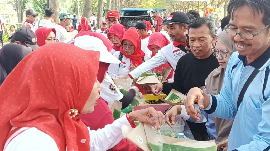 Milad Ke-7, BPD Kediri Bagikan 5.000 Pecel Tumpang