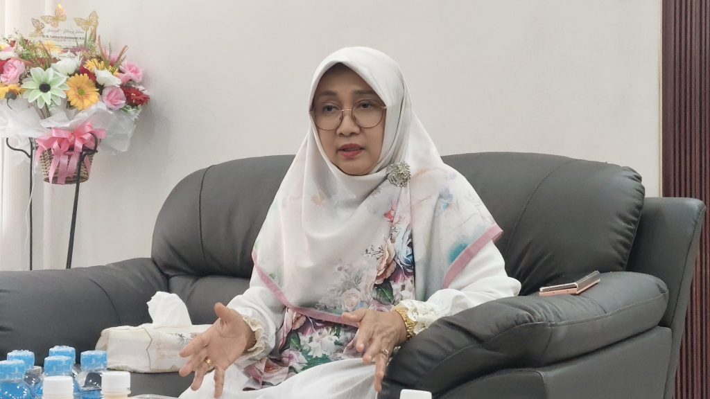 Akibat Babat Hutan, 118 Warga Kutim Terjangkit Malaria dr. Hj. Yuwana Sri Kurniawati, Kepala Dinas Kesehatan Kutai Timur saat diwawancarai di Kantor Dinas Kesehatan Kutim, Rabu (16/9/2026).(wahyu/GOnews.id)