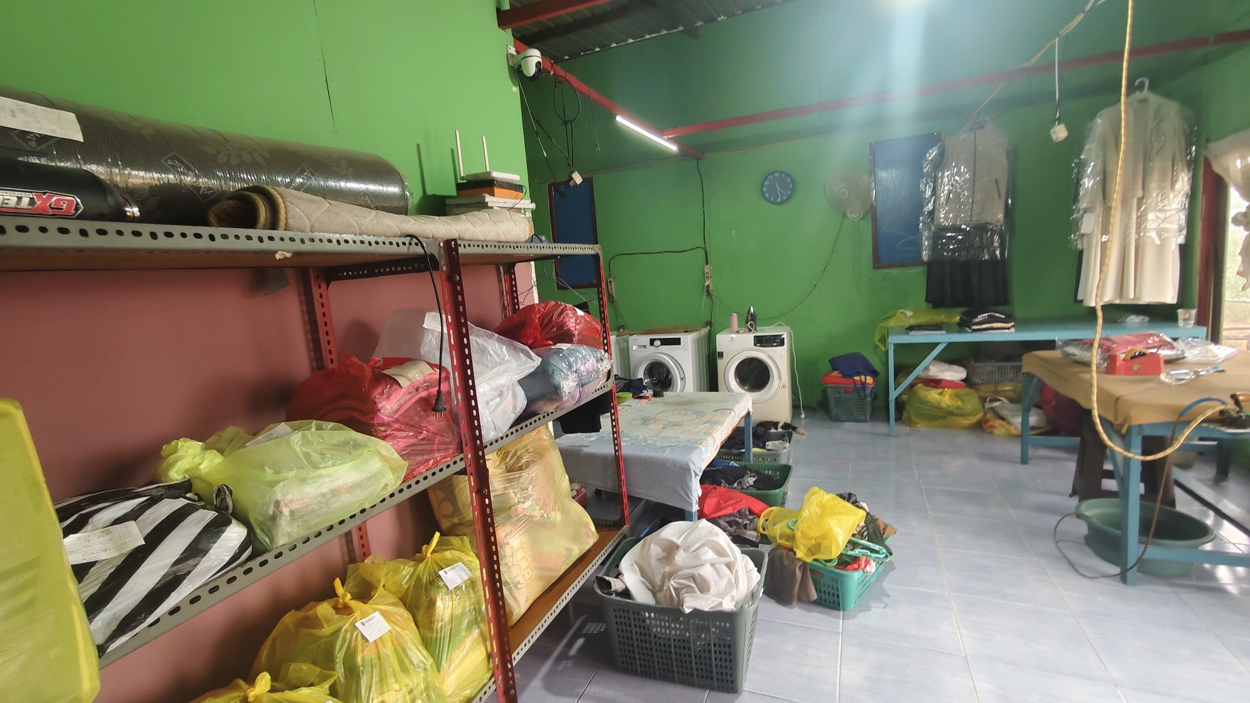 Akbar Jaya Laundry dii Jalan Pendidikan, Gang Ronggolawe Nomor 96, Sangatta Utara,