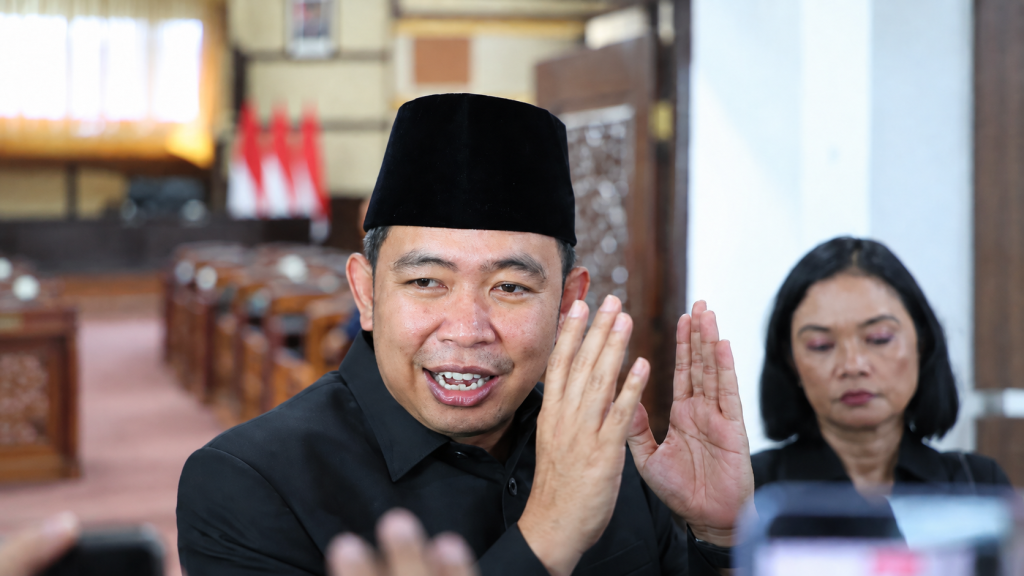Bupati Jember Muhammad Fawait seusai ikuti paripurna IV DPRD Jember. Foto Diskominfo
