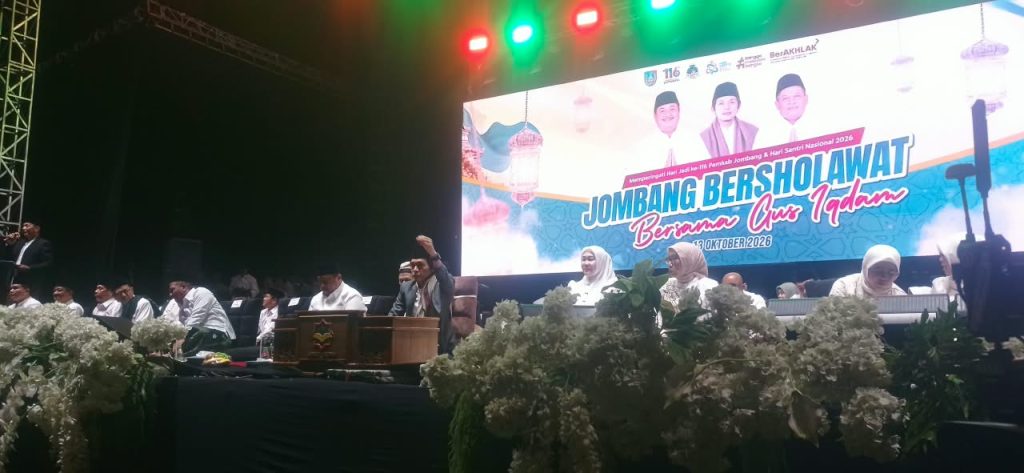 Ribuan Jamaah Jombang Bersholawat Bersama Gus Iqdam