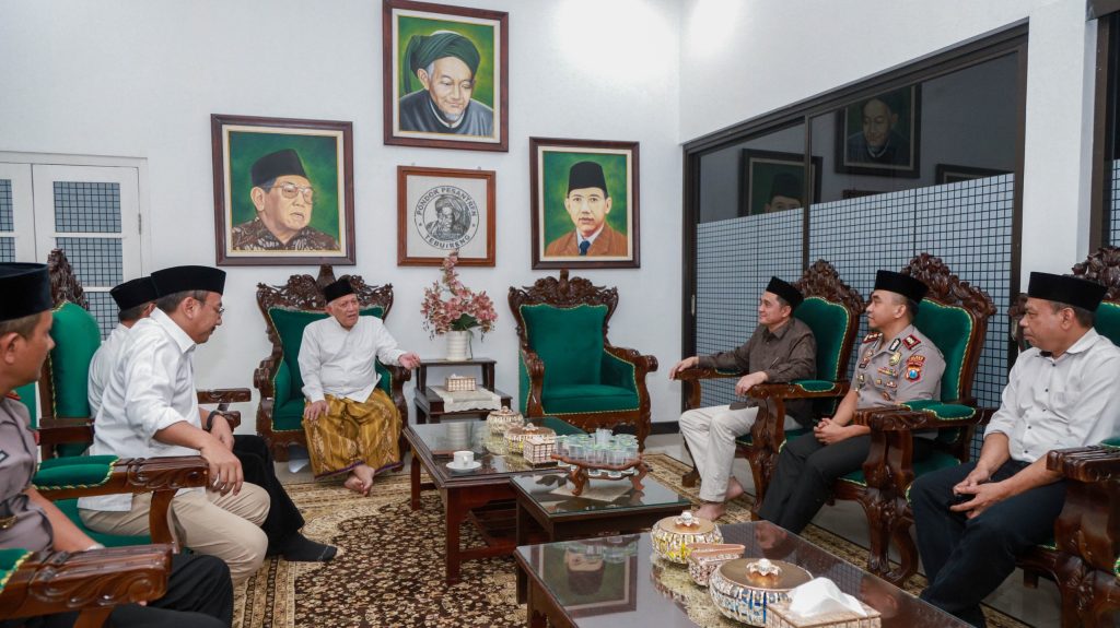Kapolres Jombang Sowan Gus Kikin, Perkuat Sinergi Ulama
