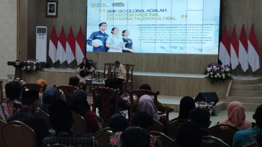 SMK Go Global Didorong Jadi Jalan Baru Lulusan Jember Menembus Pasar Kerja Dunia Kegiatan KP2MI dan BP3MI Jawa Timur di Pendopo Wahyawibawagraha. Foto Edi Mulyono