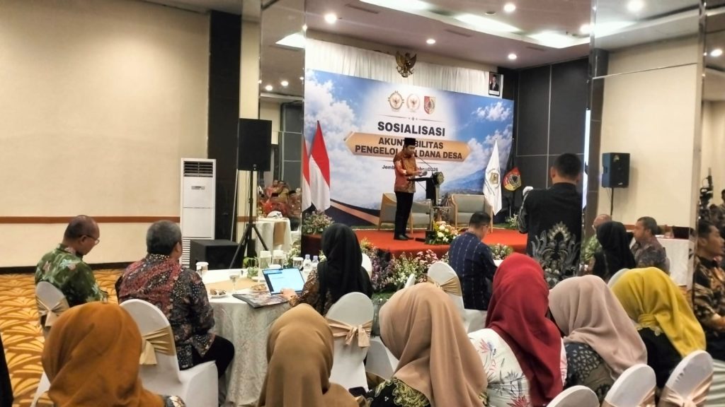 Bupati Gus Fawait Tekankan Pengelolaan Dana Desa Harus Tepat Sasaran, Kemiskinan Jadi Prioritas Bupati Jember Muhammad Fawait saat sambutan di acara sosialisasi .Foto Edi Mulyono