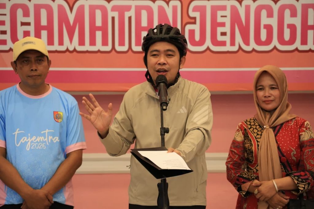 Cukup BerKTP Jember Berobat Gratis, Mobil Cinta Siap Antar Pasien Pulang Bupati Jember Muhammad Fawait saat akan ikuti acara Gowes bersama di Kecamatan Jenggawah. Foto Diskominfo
