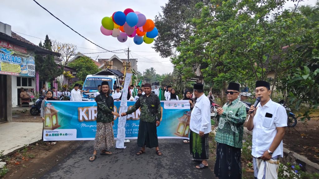 Kemeriahan Hari Santri Nasional 2026: Ratusan Peserta Ikuti Kirab Santri di Desa Pringu Bululawang Suasana pemberangkatan Kirab Santri dalam rangka memperingati Hari Santri Nasional 2026 di Desa Pringu, Kecamatan Bululawang, Kabupaten Malang, Minggu (25/10/2026)