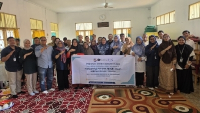 Sampah Rumah Tangga Jadi Solusi Lingkungan, MSP FPIK UB Ajak Warga Bogor Terapkan Biopori dan Komposter Tim Program Studi Manajemen Sumber Daya Perairan (MSP) Fakultas Perikanan dan Ilmu Kelautan Universitas Brawijaya (FPIK UB) bersama PT EOS Consultants dan warga RT 02/RW 03 Kelurahan Kayu Manis, Kecamatan Tanah Sereal, Kota Bogor, berfoto bersama usai kegiatan pengabdian kepada masyarakat tentang penerapan Lubang Resapan Biopori (LRB) dan komposter rumah tangga sebagai upaya pengelolaan sampah organik dan konservasi air, Minggu (4/10/2026).