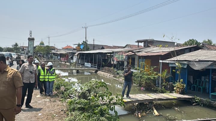 Hambat Normalisasi Sungai, Jembatan Liar di Sidoarjo Ditertibkan
