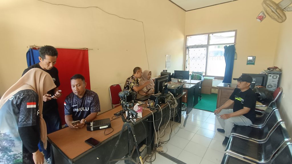 Wringin Gaspol! 13 Desa Kompak Aktivasi IKD, Dorong Pelayanan Makin Digital Foto: Aktivasi IKD Di pendopo Kecamatan Wringin.