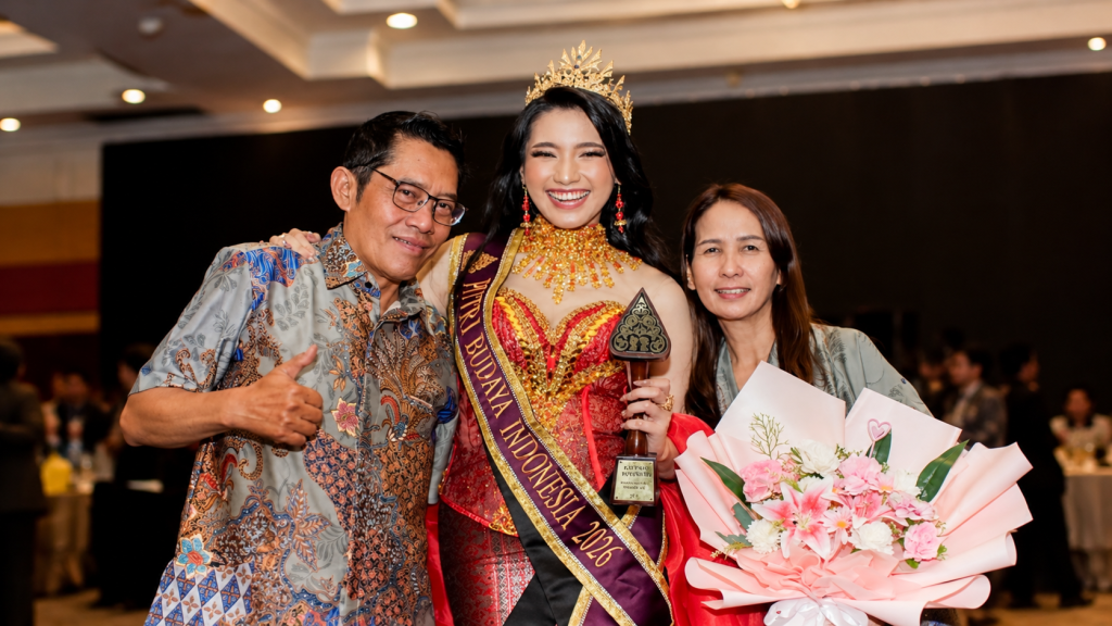 Prestasi Mahasiswa FPIK UB Menembus Panggung Budaya Nasional, Priscilla Raih Gelar Putri Budaya Indonesia 2026 Priscilla Aurelia Cahyani (tengah), mahasiswa Fakultas Perikanan dan Ilmu Kelautan Universitas Brawijaya (FPIK UB) meraih gelar dalam Grand Final Pemilihan Putra Putri Budaya Indonesia 2026 di Grand Ballroom Hotel Mega Anggrek, Jakarta Barat, Sabtu (17/10/2026).
